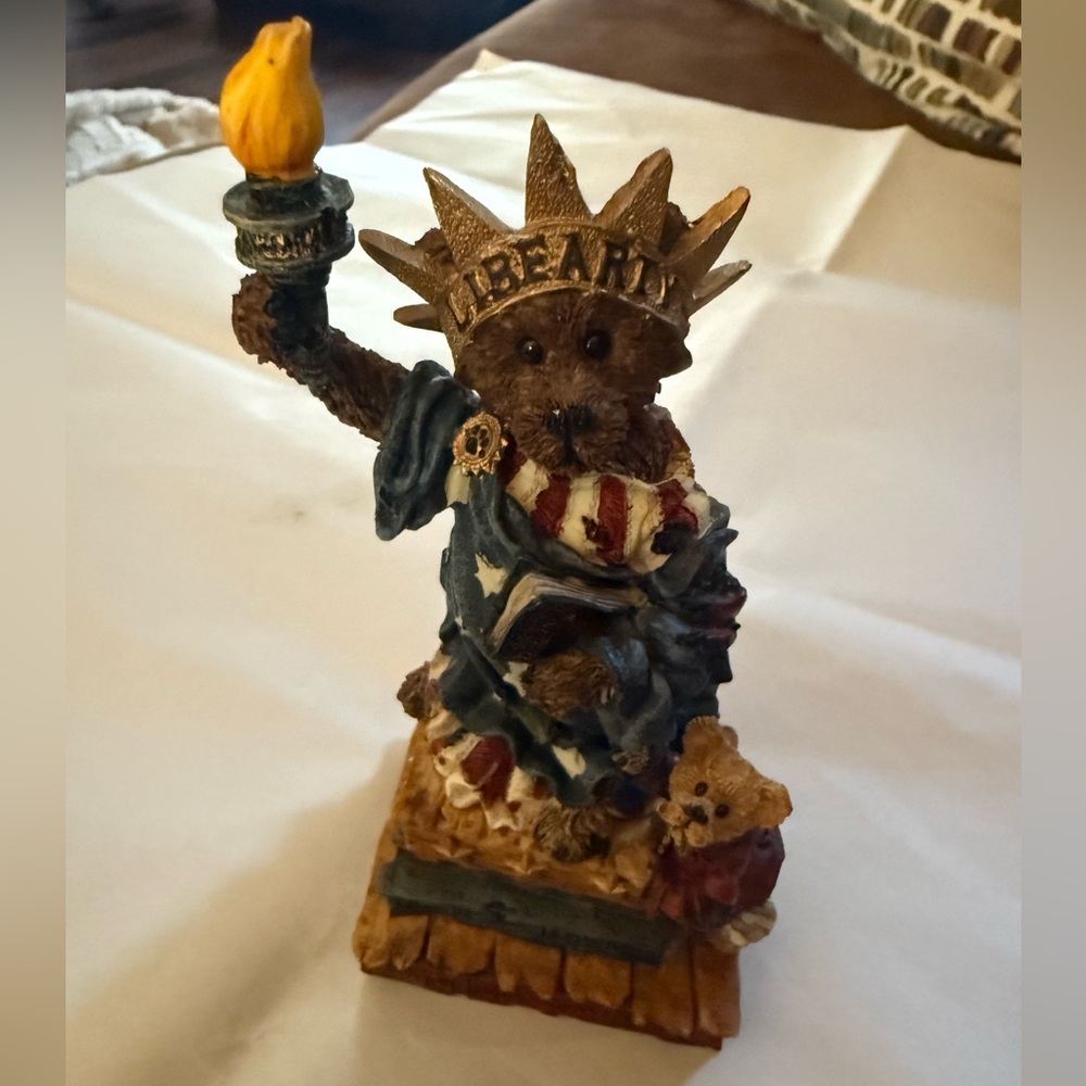 Vintage Boyd's Bears Bearstone Figurine#01998-21 1998 Special Edition Ms.Liberty